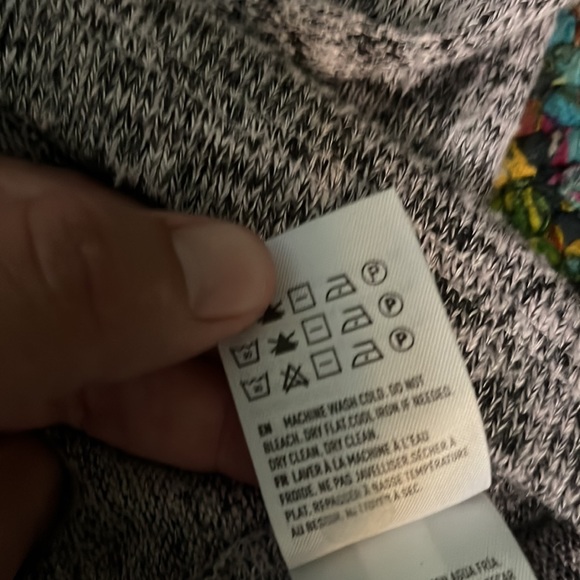 Super Soft n Cute American Eagle V Neck size Medium - Picture 4 of 5